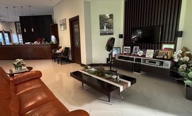 Rumah siap huni terawat hook di tengggilis utara dengan konsep taman 700m2 di luas tanah 1100m2 ada 5 kamar tidur