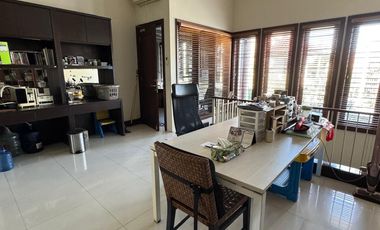 Rumah siap huni terawat hook di tengggilis utara dengan konsep taman 700m2 di luas tanah 1100m2 ada 5 kamar tidur