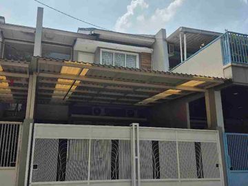 DISEWAKAN RUMAH RAPI SIAP HUNI KAMAR 3+1 DI REGENCY MELATI MAS SERPONG