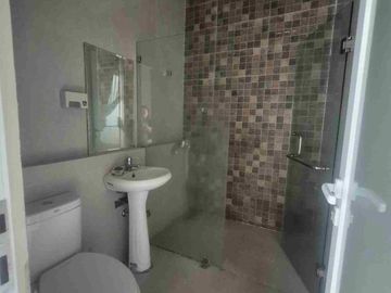 DISEWAKAN RUMAH RAPI SIAP HUNI KAMAR 3+1 DI REGENCY MELATI MAS SERPONG