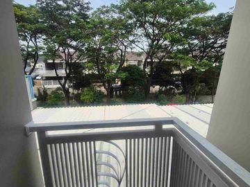 DISEWAKAN RUMAH RAPI SIAP HUNI KAMAR 3+1 DI REGENCY MELATI MAS SERPONG
