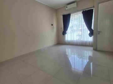 DISEWAKAN RUMAH RAPI SIAP HUNI KAMAR 3+1 DI REGENCY MELATI MAS SERPONG