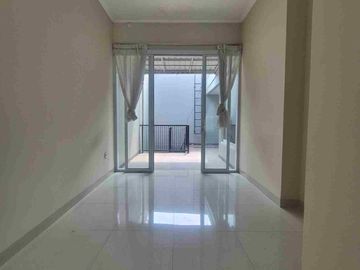DISEWAKAN RUMAH RAPI SIAP HUNI KAMAR 3+1 DI REGENCY MELATI MAS SERPONG