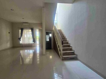DISEWAKAN RUMAH RAPI SIAP HUNI KAMAR 3+1 DI REGENCY MELATI MAS SERPONG