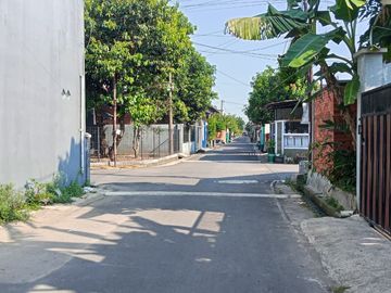 Rumah Mewah Luas 2 Lantai Lebar Depan 14m Hadap Timur Strategis di Tanon Kidul Gedongan Colomadu