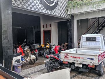 Rumah Mewah Luas 2 Lantai Lebar Depan 14m Hadap Timur Strategis di Tanon Kidul Gedongan Colomadu