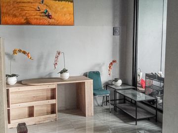 Rumah Mewah Luas 2 Lantai Lebar Depan 14m Hadap Timur Strategis di Tanon Kidul Gedongan Colomadu