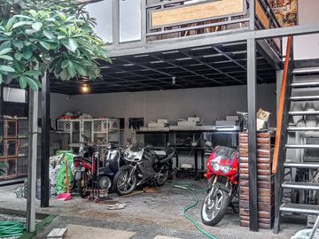 Rumah Mewah Luas 2 Lantai Lebar Depan 14m Hadap Timur Strategis di Tanon Kidul Gedongan Colomadu