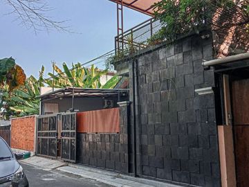 Rumah Mewah Luas 2 Lantai Lebar Depan 14m Hadap Timur Strategis di Tanon Kidul Gedongan Colomadu
