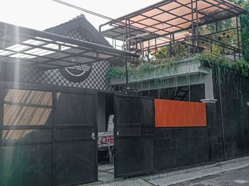 Rumah Mewah Luas 2 Lantai Lebar Depan 14m Hadap Timur Strategis di Tanon Kidul Gedongan Colomadu