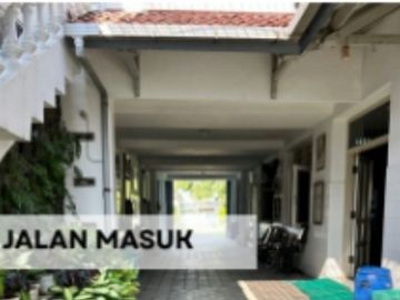 Rumah Megah Super Luas Main Road Jl. Adi Sucipto Lebar Depan 19m Hadap Selatan di Blulukan Colomadu