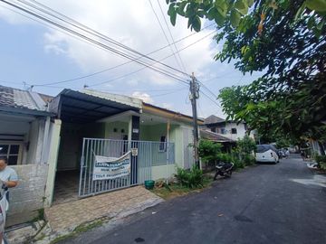 Rumah Minimalis Modern Siap Huni Full Bangunan Hadap Barat di Baturan Colomadu Karanganyar