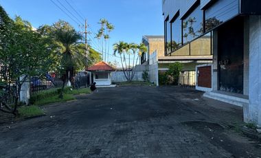 Bangunan komersial di raya kendangsari luas 2.000m2 cocok buat kantor, gudang,office posisi dekat area industri