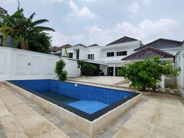 Dijual Rumah Mewah Baru dalam Cluster Jagakarsa | LT 750 m² | Kolam Renang & Lapangan Basket Pribadi