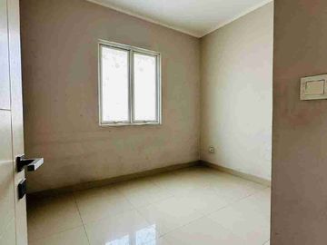 Rumah Disewakan Didalam Cluster dengan 4 KT Carport 2 Mobil di Summarecon Bekasi