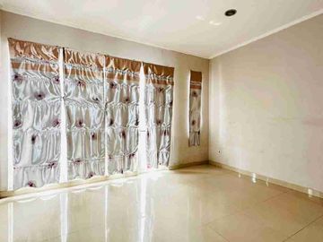 Rumah Disewakan Didalam Cluster dengan 4 KT Carport 2 Mobil di Summarecon Bekasi