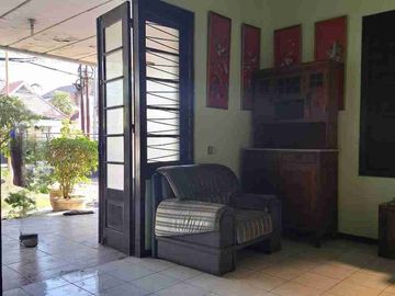 DISEWAKAN RMH COCOK BUAT KANTOR, CAFE&RESTO,KLINIK, STRATEGIS DAERAH RAYA DARMO