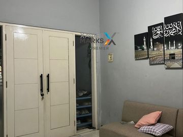 DIJUAL Rumah Terawat Full Furnish Ada Taman Indoor Siap Huni Lingkungan Nyaman Akses Jalan Tembus Dekat Perum Araya dan Pusat Kota di Jalan Plaosan