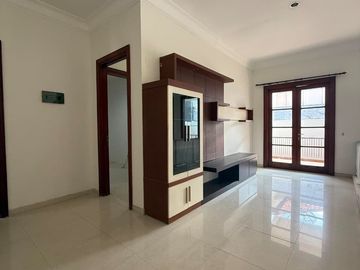 Rumah Graha Family Full Furnished - Hadap Selatan - Carport 4 mobil