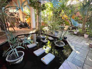 High-Occupancy 6-Bedroom Villa in Seminyak's Pink Zone