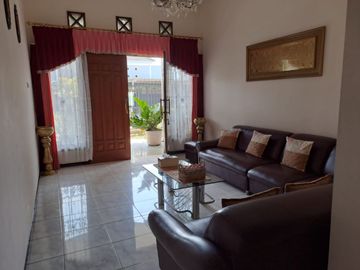 Dijual Rumah 2 Lantai Siap Huni di Jl. Papa Soekarno Hatta, Malang