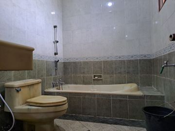 Dijual Rumah 2 Lantai Siap Huni di Jl. Papa Soekarno Hatta, Malang