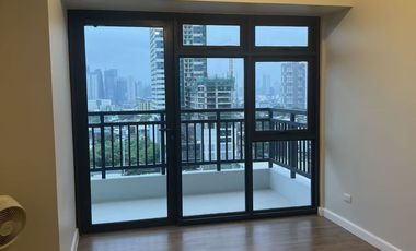 Unfurnished 2-Bedroom Condo facing BGC for Sale at Portico