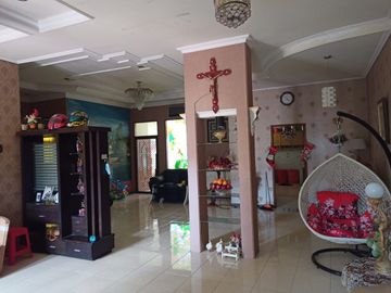 RUMAH DARMO HARAPAN Hadap : SELATAN BARAT