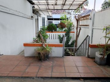 rumah bagus strategis mainroad sayap riau bandung