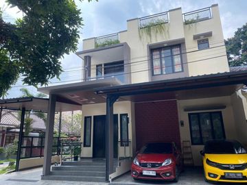 Rumah Siap Huni 3 Lantai Dalam Cluster Dekat Exit Tol Kopo