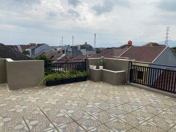 Rumah Siap Huni 3 Lantai Dalam Cluster Dekat Exit Tol Kopo