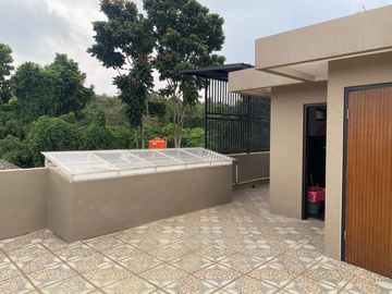 Rumah Siap Huni 3 Lantai Dalam Cluster Dekat Exit Tol Kopo