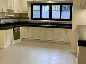 5 Bedroom House and Lot for Sale at Hillsborough Alabang Village, Muntinlupa City