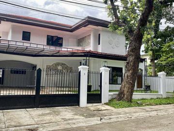 5 Bedroom House and Lot for Sale at Hillsborough Alabang Village, Muntinlupa City