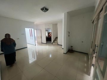 Rumah Luas 2 Lantai Batununggal Bandung, Dekat Tol & Soekarno Hatta Harga 1,7 M