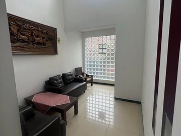 Rumah Luas 2 Lantai Batununggal Bandung, Dekat Tol & Soekarno Hatta Harga 1,7 M