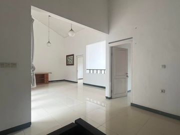 Rumah Luas 2 Lantai Batununggal Bandung, Dekat Tol & Soekarno Hatta Harga 1,7 M