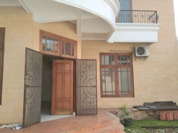 3.7M Villa Melati Mas Rumah Luas Lokasi Strategis