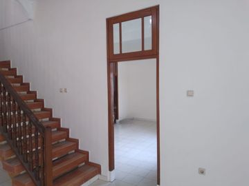 3.7M Villa Melati Mas Rumah Luas Lokasi Strategis