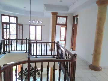 3.7M Villa Melati Mas Rumah Luas Lokasi Strategis
