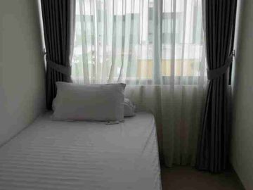 DIJUAL RUMAH CANTIK FULL FURNISHED DENGAN LUAS 140 meter persegi LINGKUNGAN ASRI DAN NYAMAN