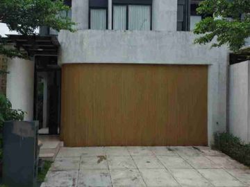 DIJUAL RUMAH CANTIK FULL FURNISHED DENGAN LUAS 140 meter persegi LINGKUNGAN ASRI DAN NYAMAN