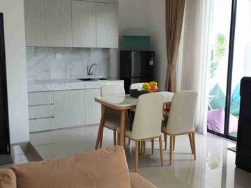 DIJUAL RUMAH CANTIK FULL FURNISHED DENGAN LUAS 140 meter persegi LINGKUNGAN ASRI DAN NYAMAN