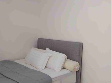 DIJUAL RUMAH CANTIK FULL FURNISHED DENGAN LUAS 140 meter persegi LINGKUNGAN ASRI DAN NYAMAN