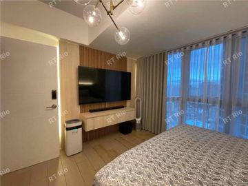FOR SALE | Luxury 3BR Residence with Sauna at Uptown Parksuites Tower 1, BGC