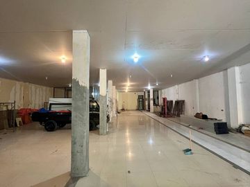 Disewakan Gedung 2 lantai di Jalan Embong Sawo dekat Tunjungan Plaza