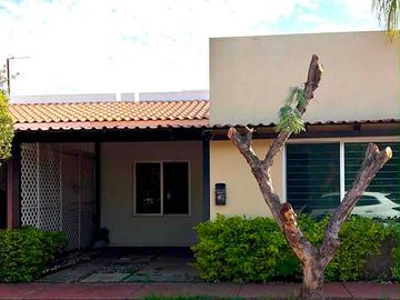 Casa de una planta en renta en Pedregal del gigante