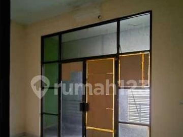 Dijual Cepat Ruko Super Strategis Siap Pakai,Lokasi Pasar Kliwon,Solo Luas 111m2 BU!!