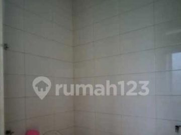 Dijual Cepat Ruko Super Strategis Siap Pakai,Lokasi Pasar Kliwon,Solo Luas 111m2 BU!!