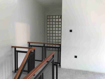 rumah minimalis 2lantai lokasi strategis di cigadung tubagusismail dago bandung kota